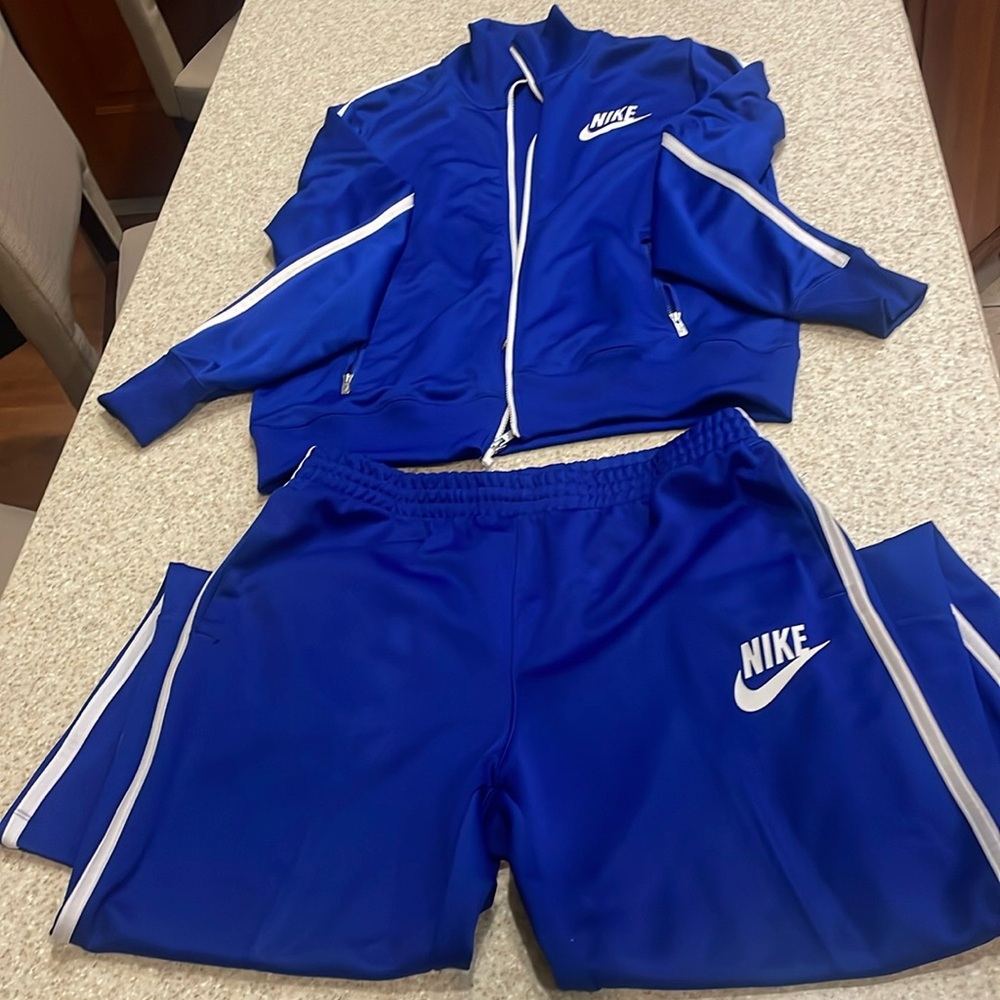 Nike men’s Royal blue warmup